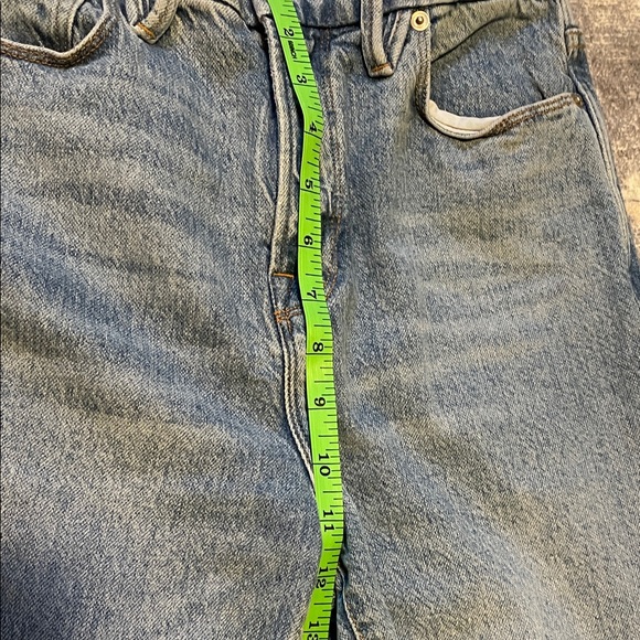 Good American Skinny Jeans in Classic Blue - Picture 4 of 7